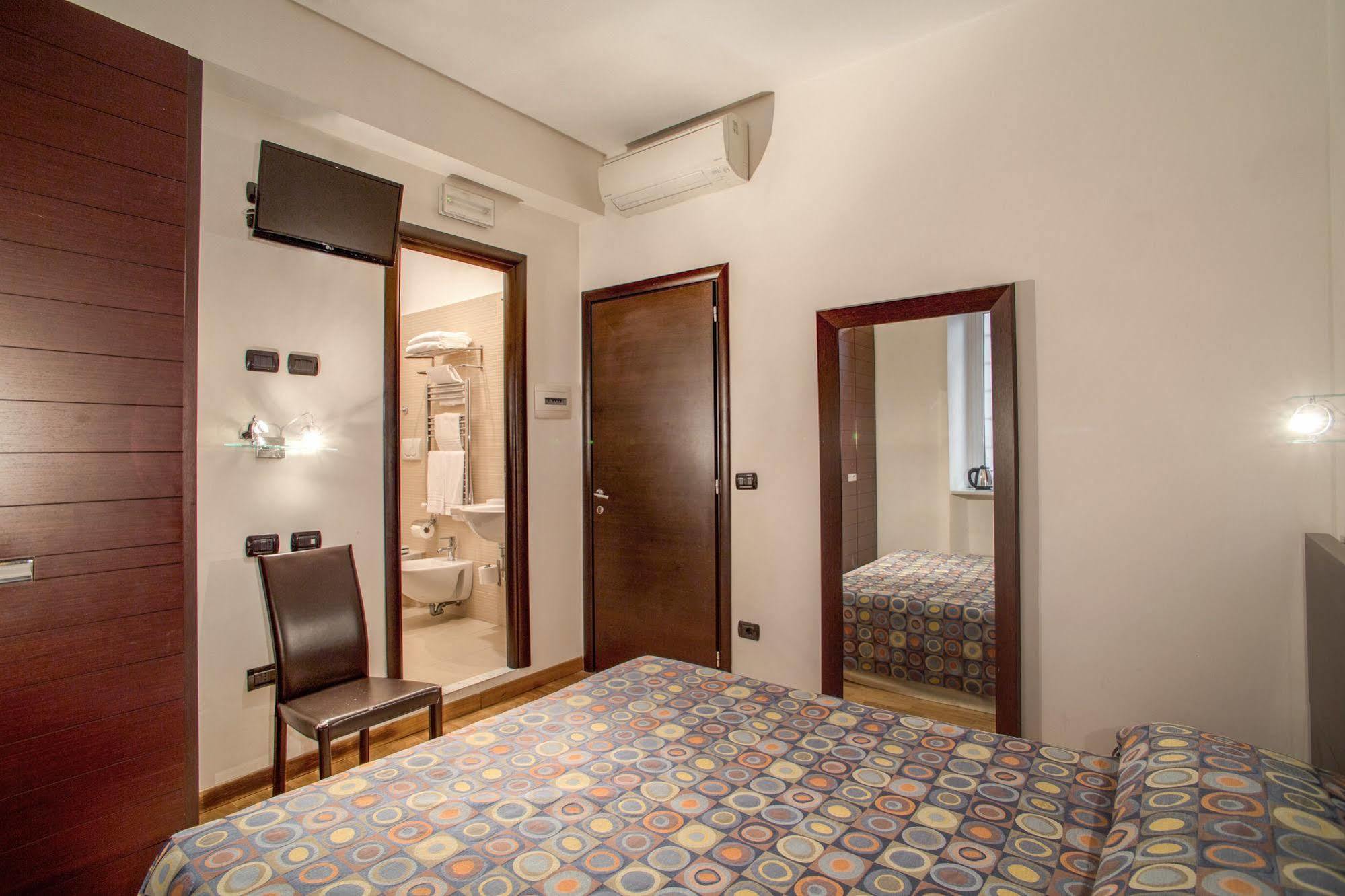 Pantheon 3E Hotel Рим Екстериор снимка